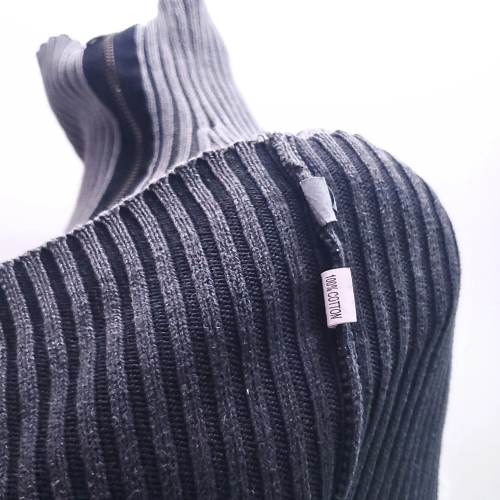 Small Grey 100% Cotton Asymetrical Zip-Up Knit in Gradient Grey - Picture 8 of 9